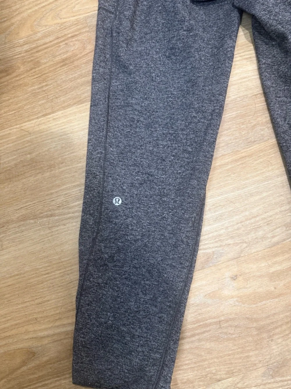 Lululemon gray pants with 2 front pockets size 6 - Picture 5 of 5
